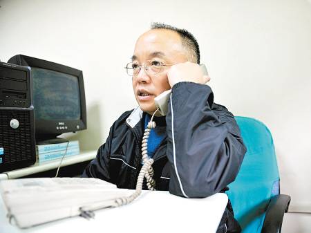 道路工地揚塵污染嚴重,居民可通過電話投訴揚塵超標 道路工地揚塵污染嚴重,居民可通過電話投訴揚塵超標